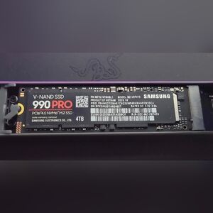 Samsung PRO 4TB NVMe M.2 SSD - Black and Purple